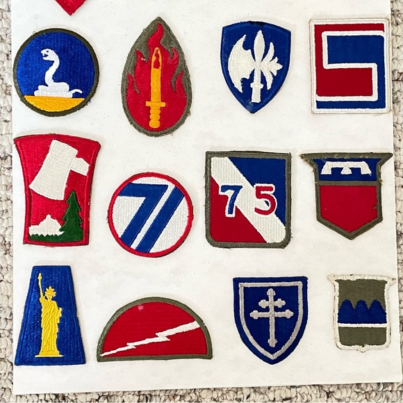 Lot of 29 vintage military patches WWII Army phantom infantry + U.S. Navy Cup - Picture 3 of 12